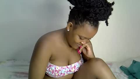 sexxythea_ online show from November 1, 9:57 am