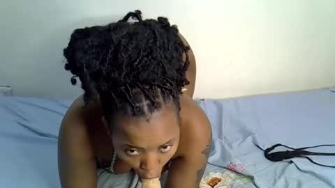 sexxythea_ online show from October 10, 8:25 pm