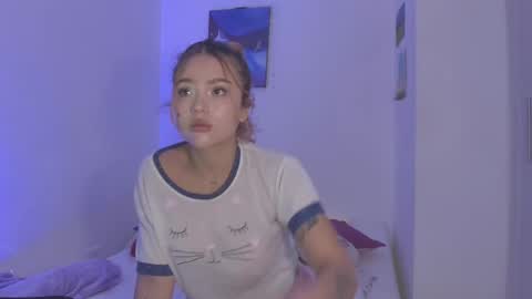 Snapshot of sexy_and_naughty_girl chatting on February 12, 6:19 pm Lucy Annyy online show from February 12, 6:19 pm
