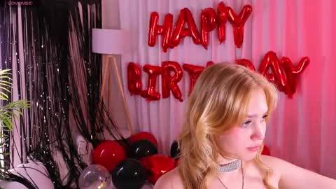 Snapshot of sexy_blonde_doll chatting on October 13, 12:46 am Lina online show from October 13, 12:46 am