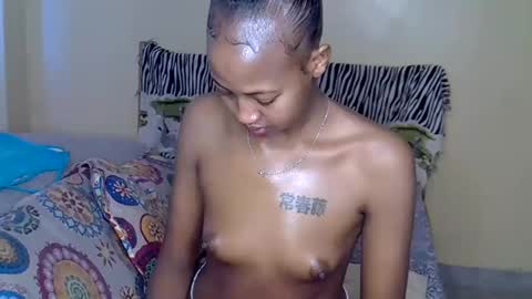 Snapshot of sexy_bluegirl chatting on February 14, 7:49 am sexy_bluegirl online show from February 14, 7:49 am