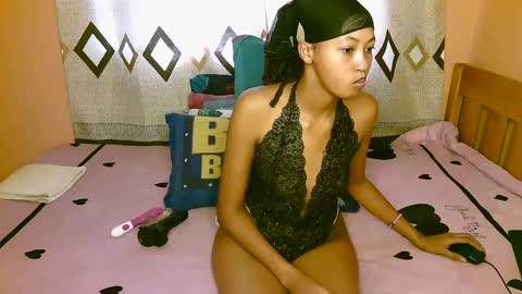 Snapshot of sexy_bluegirl chatting on March 11, 7:35 am sexy_bluegirl online show from March 11, 7:35 am