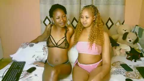 Snapshot of sexy_bluegirl chatting on October 8, 2:16 am sexy_bluegirl online show from October 8, 2:16 am