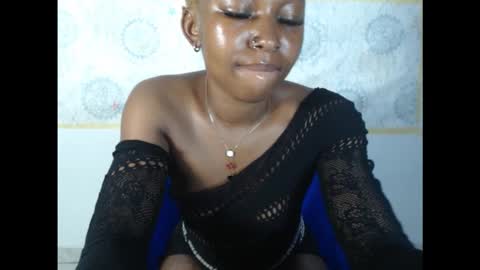 Snapshot of sexy_bluey247 chatting on October 10, 7:19 pm sexy_bluey247 online show from October 10, 7:19 pm