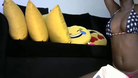 Snapshot of sexy_boobs23 chatting on March 1, 8:45 am liya online show from March 1, 8:45 am