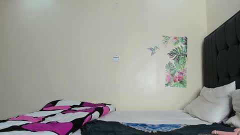 Snapshot of sexy_celena chatting on February 13, 7:21 pm Celena Selena online show from February 13, 7:21 pm