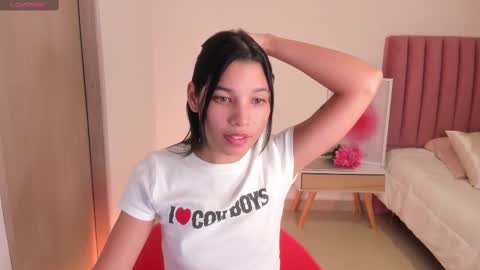 Snapshot of sexy_dreams19 chatting on February 18, 3:10 am My name is Keyty H. Welcome online show from February 18, 3:10 am