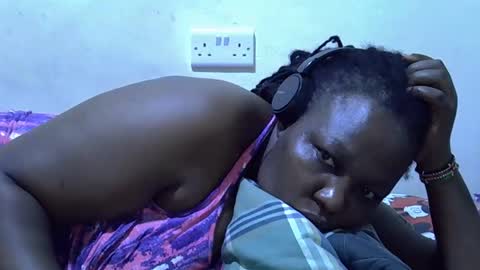 Snapshot of sexy_ebony254 chatting on October 14, 4:31 pm sexy_ebony254 online show from October 14, 4:31 pm