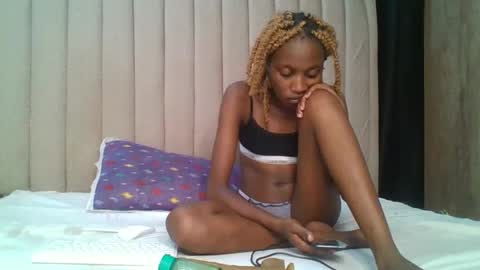 Snapshot of sexy_ebony_nica chatting on February 3, 12:15 am sexy_ebony_nica online show from February 3, 12:15 am