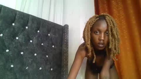 Snapshot of sexy_ebony_nica chatting on February 23, 3:45 pm sexy_ebony_nica online show from February 23, 3:45 pm
