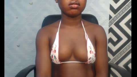 Snapshot of sexy_floral chatting on October 18, 7:04 pm Angela online show from October 18, 7:04 pm