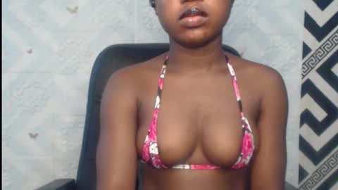 Snapshot of sexy_floral chatting on October 6, 9:48 am Angela online show from October 6, 9:48 am