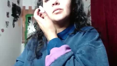 sexy lolas online show from January 3, 3:27 am
