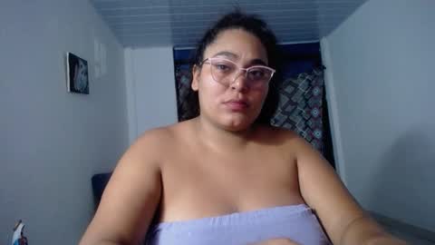 Snapshot of sexy_love_15 chatting on September 19, 5:17 am SIRENA LOVE online show from September 19, 5:17 am