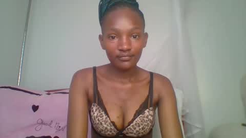 sexy_lucy012 online show from February 11, 10:47 am
