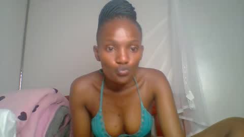 sexy_lucy012 online show from February 3, 6:39 pm