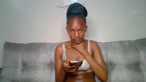sexy_lucy012 online show from February 20, 10:15 pm