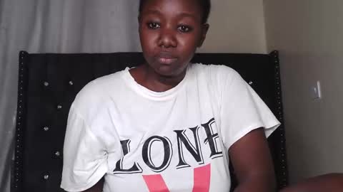 sexy_melanin11 online show from September 29, 3:00 am