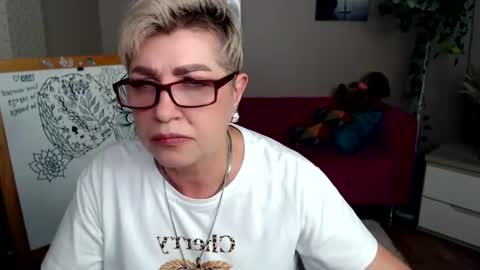 sexy_milffa online show from August 6, 8:43 am