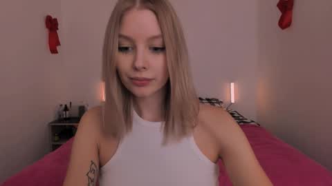 Ellie Mia online show from December 14, 5:25 pm