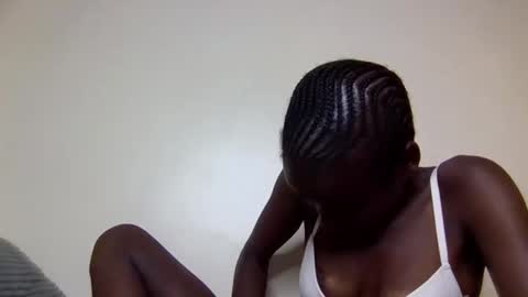 Snapshot of sexy_petittie chatting on October 30, 7:15 pm sexy_petittie online show from October 30, 7:15 pm