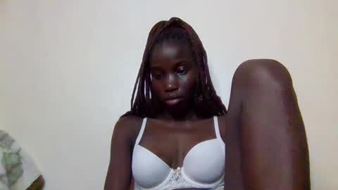 Snapshot of sexy_petittie chatting on September 29, 12:32 pm sexy_petittie online show from September 29, 12:32 pm