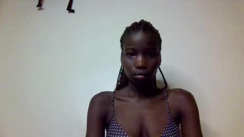 Snapshot of sexy_petittie chatting on September 24, 2:43 am sexy_petittie online show from September 24, 2:43 am