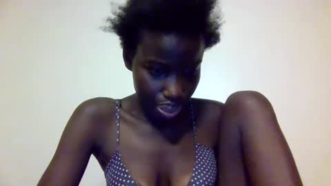 Snapshot of sexy_petittie chatting on October 10, 7:30 pm sexy_petittie online show from October 10, 7:30 pm