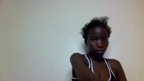 Snapshot of sexy_petittie chatting on October 7, 6:18 am sexy_petittie online show from October 7, 6:18 am