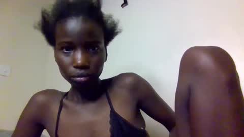 Snapshot of sexy_petittie chatting on October 9, 2:43 pm sexy_petittie online show from October 9, 2:43 pm