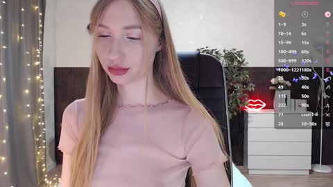 Annie - Your Dream Girl online show from December 9, 2:13 am