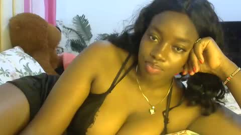 Snapshot of sexy_siera chatting on October 13, 5:10 am laura online show from October 13, 5:10 am