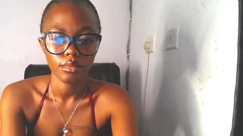 Snapshot of sexy_slimebony chatting on October 26, 1:34 am Rae online show from October 26, 1:34 am