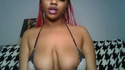Snapshot of sexy_sweetcandy chatting on February 14, 1:18 pm sexy sweetcandy online show from February 14, 1:18 pm