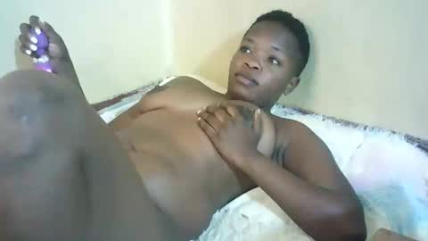 Snapshot of sexy_tiffah33 chatting on December 16, 11:18 pm Tiffah online show from December 16, 11:18 pm