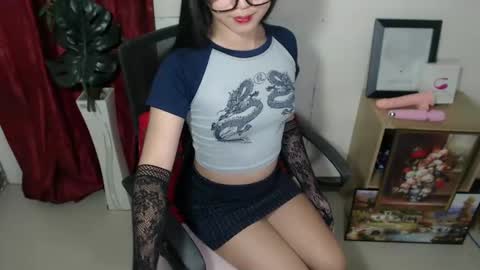 Snapshot of sexyasian_lady chatting on February 15, 1:16 pm Chloe online show from February 15, 1:16 pm