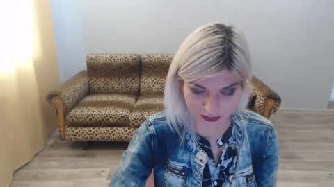 sexybeatriice online show from December 8, 7:37 am