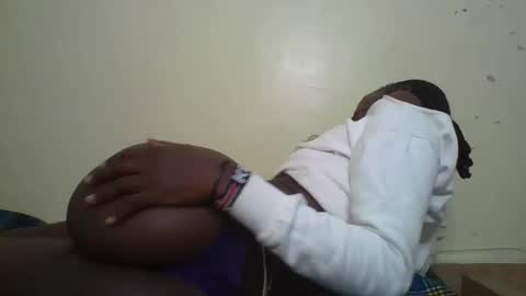 Snapshot of sexybilha483 chatting on February 27, 4:20 am Sexybilha483 online show from February 27, 4:20 am