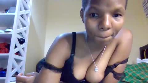 Snapshot of sexybrown14 chatting on September 12, 8:38 pm Essy online show from September 12, 8:38 pm
