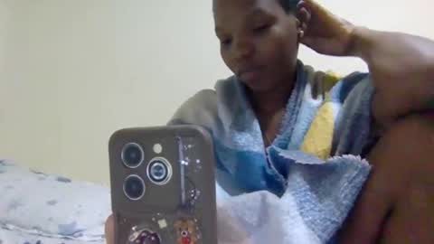 Snapshot of sexybrown14 chatting on October 9, 1:26 pm Essy online show from October 9, 1:26 pm