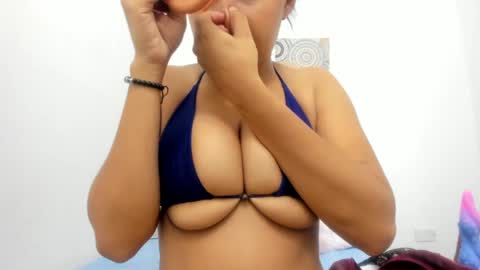 Snapshot of sexybrown_2005 chatting on October 2, 12:15 am sexybrown_2005 online show from October 2, 12:15 am