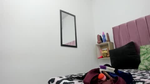 Snapshot of sexybrown_2005 chatting on September 19, 12:42 am sexybrown_2005 online show from September 19, 12:42 am