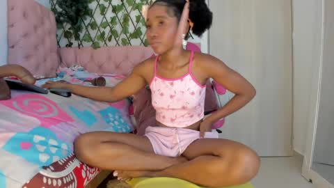 Snapshot of sexybrunnetem chatting on December 29, 10:57 pm sofia online show from December 29, 10:57 pm