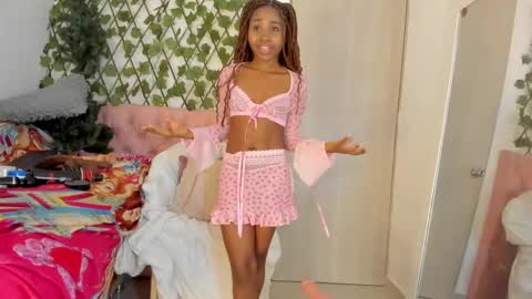 Snapshot of sexybrunnetem chatting on February 28, 11:25 am sofia online show from February 28, 11:25 am