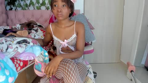 Snapshot of sexybrunnetem chatting on December 25, 10:50 am sofia online show from December 25, 10:50 am