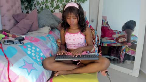 Snapshot of sexybrunnetem chatting on December 25, 11:10 pm sofia online show from December 25, 11:10 pm