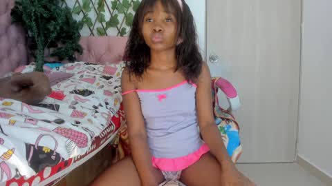 Snapshot of sexybrunnetem chatting on December 23, 8:44 am sofia online show from December 23, 8:44 am