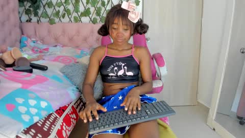 Snapshot of sexybrunnetem chatting on December 27, 10:34 am sofia online show from December 27, 10:34 am