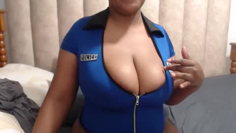 Snapshot of sexybustyxx chatting on October 4, 5:39 pm sexybustyxx online show from October 4, 5:39 pm