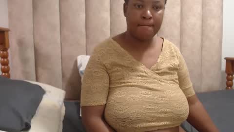 Snapshot of sexybustyxx chatting on September 23, 8:23 am sexybustyxx online show from September 23, 8:23 am